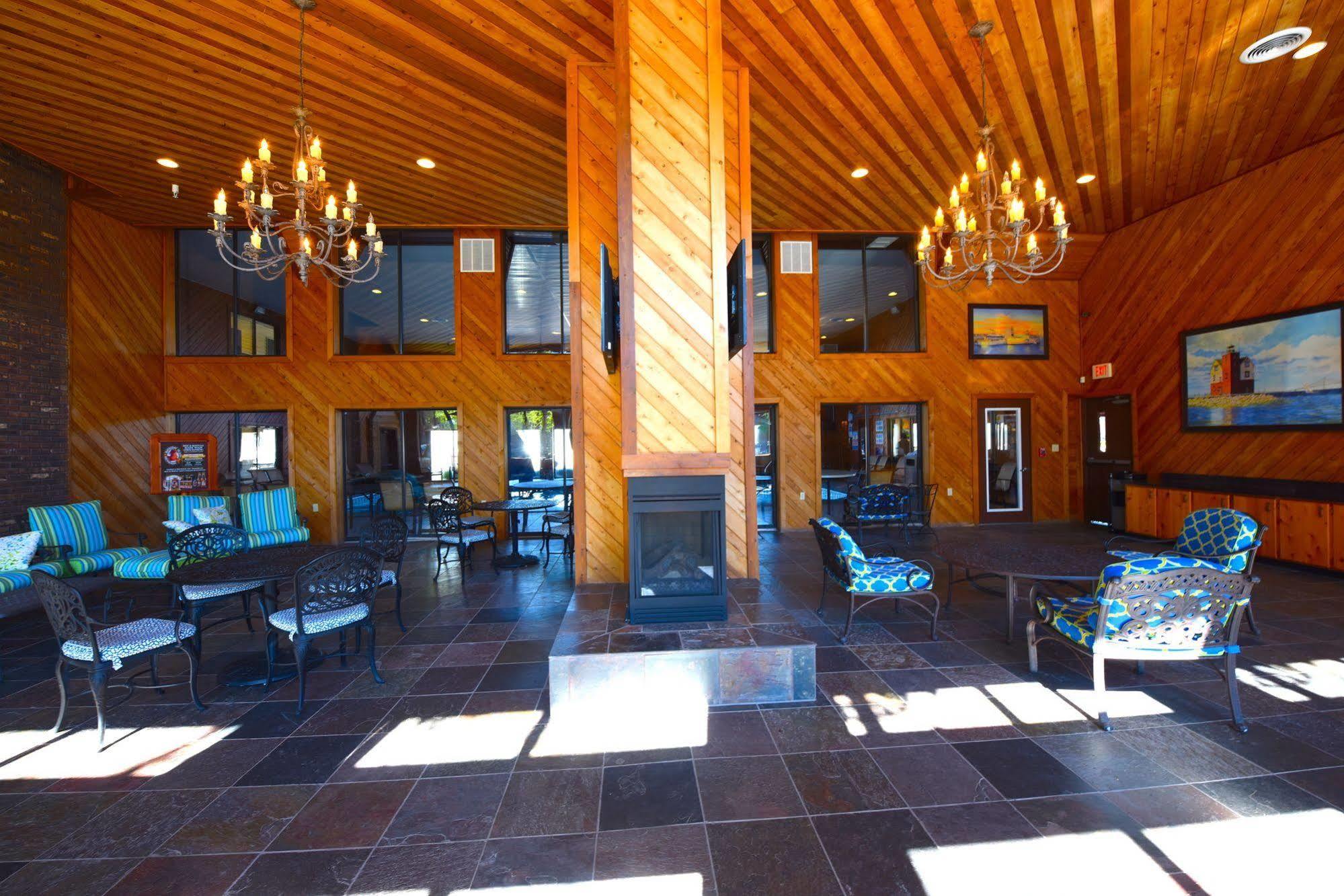 Best Western Plus Dockside Waterfront Inn Mackinaw City Exterior foto